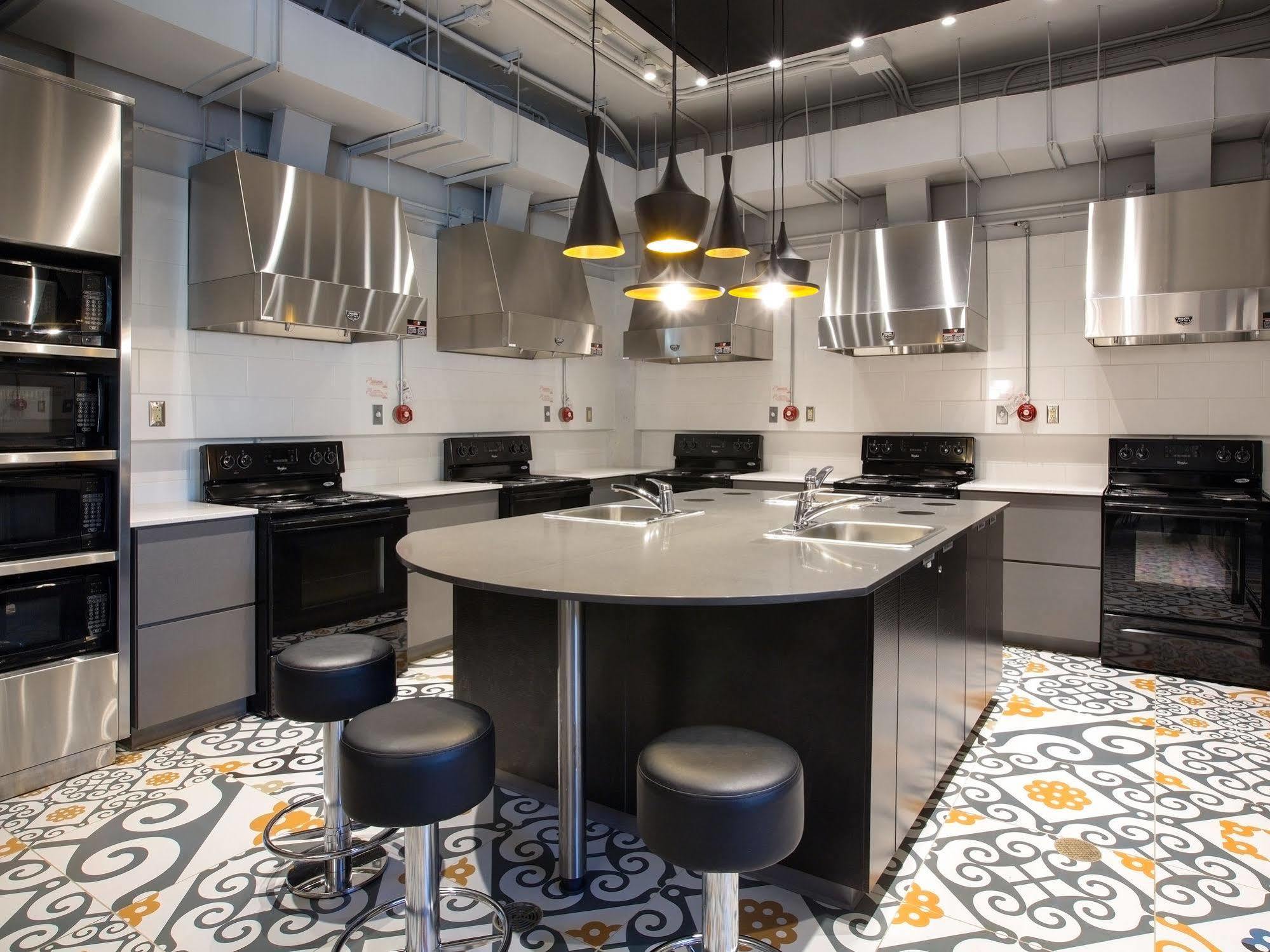 Zum Auberge D'Ete - Universite De Montreal Zewnętrze zdjęcie
